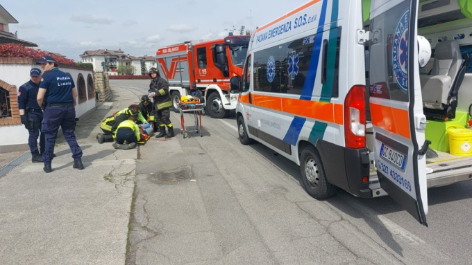 Cade dal monopattino e sbatte il viso a terra, 39enne in ospedale