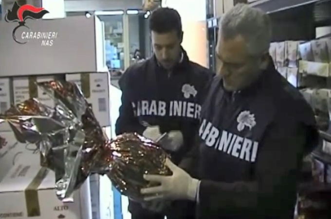 Prodotti scaduti anche da anni, a Pasqua sorpresa amara
