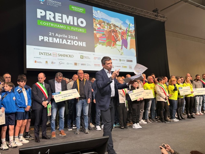 Grazie al premio “Costruiamo il futuro” 70mila euro a 55 “Eroi del quotidiano”