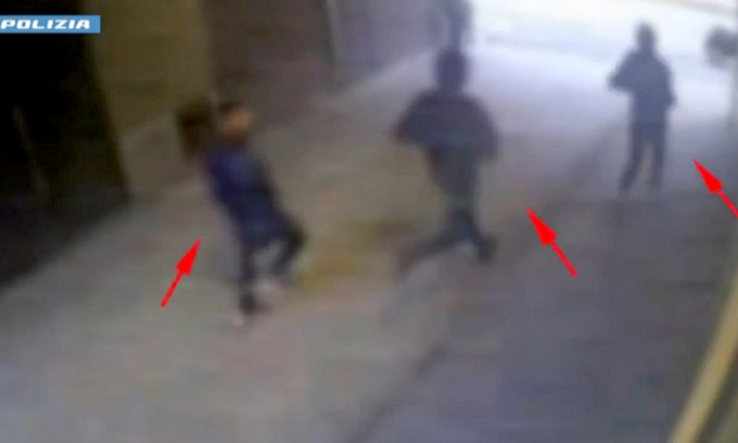 Aggredirono violentemente un tabaccaio per rubargli il Rolex: arrestati tre rapinatori