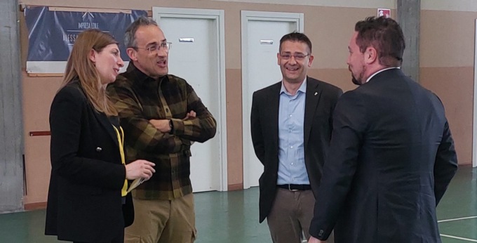 Il consigliere provinciale Valois in visita al «Galilei» e al Palazzetto dello Sport