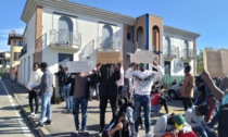 I profughi del centro di accoglienza di nuovo in protesta per ottenere i documenti