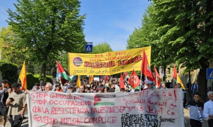 Un corteo sfila a Treviglio per chiedere la pace in Palestina