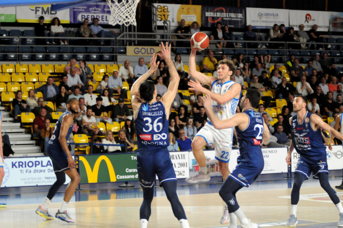 Treviglio lotta, compete, ci prova, ma cede nel finale e all’overtime vince Bologna