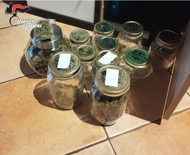 Trovato con due etti di marijuana e un bilancino: arrestato un 33enne