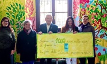 Il Comitato genitori della De Amicis dona un assegno di mille euro ad Abio