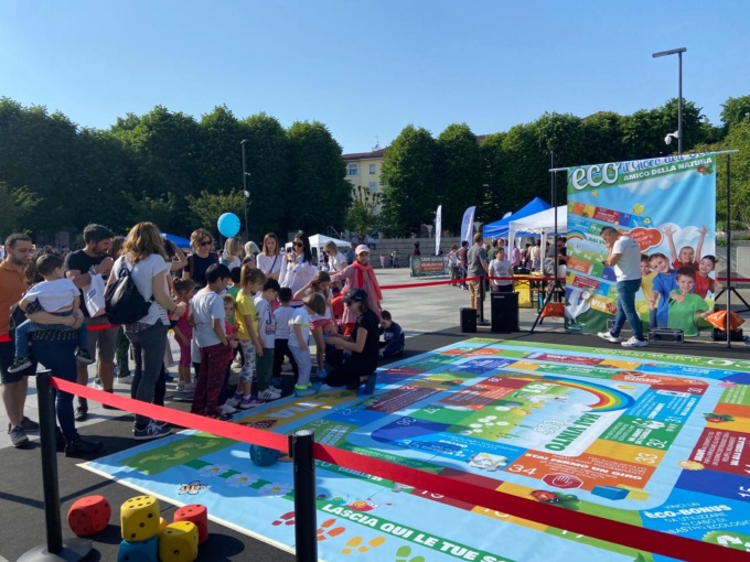 Festa della mamma, pienone in piazza Setti: il video e le interviste