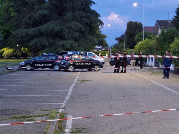 Tragedia a Spino, un uomo muore nella sua auto in fiamme
