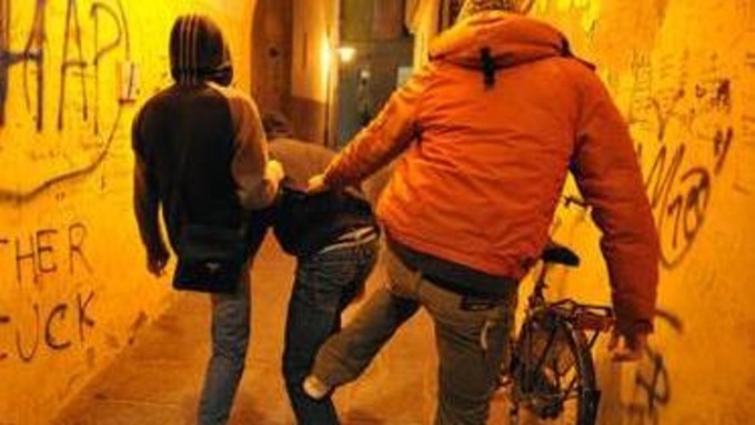 Maxi risse nei centri paese, nella Bassa torna l’incubo delle gang straniere
