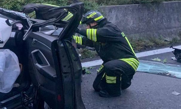 Con l’auto contro un camion a Treviolo, muore una 26enne