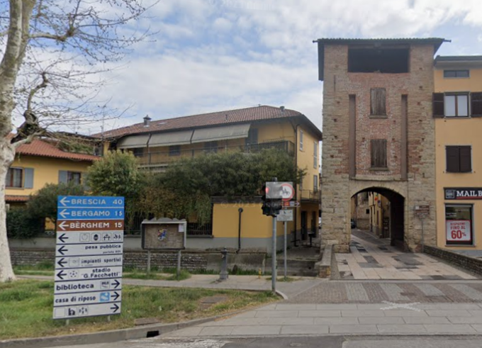 Rimossi i cartelli stradali in bergamasco: “E’ bagarre in Consiglio”