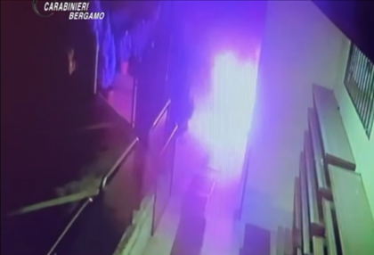 Incendia l’ingresso del centro islamico, denunciato un 50enne