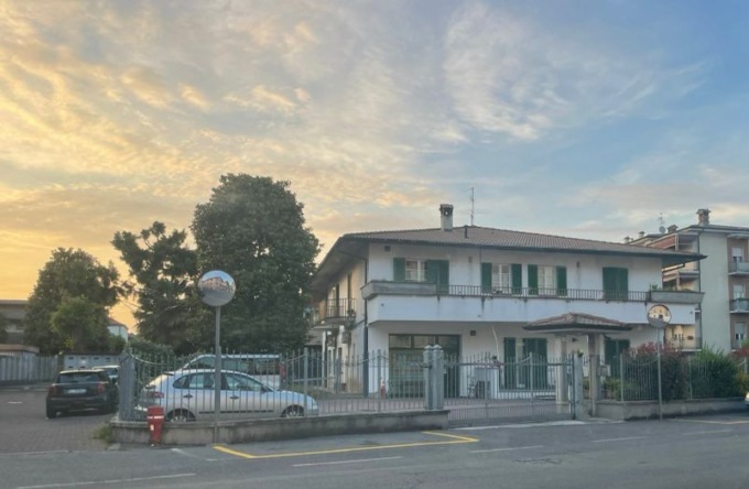 Strisce gialle in centro? Il Comune assicura: “Torneranno bianche”