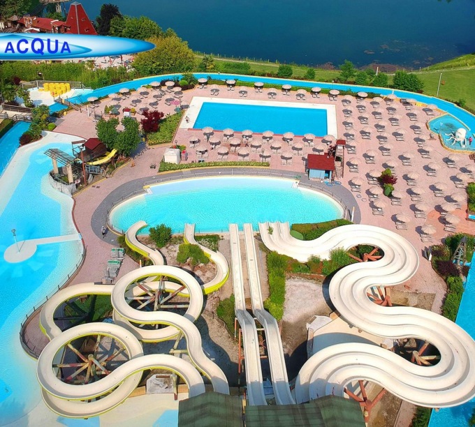Si tuffa in piscina e non riemerge, gravissima un’undicenne