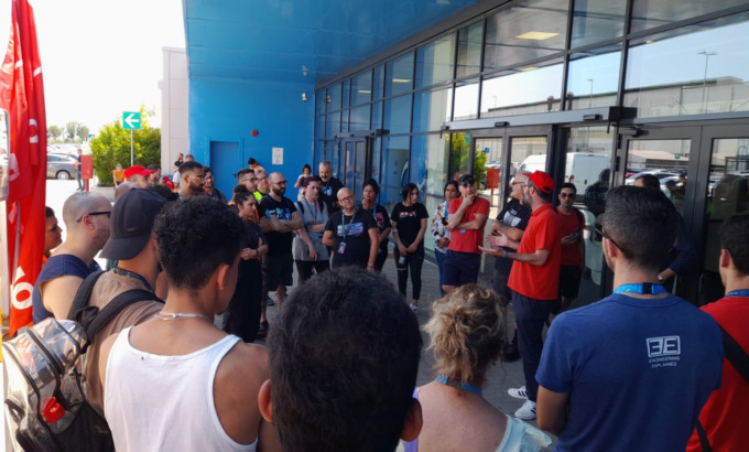 Amazon, no dell’azienda all’assemblea  per oggi: lavoratori costretti a riunirsi in strada