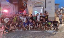 Festa dei tifosi in piazza Maggiore intorno alla coppa Uefa