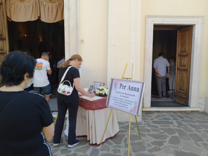 Stamattina a Fontanella l’ultimo saluto alla piccola Anna