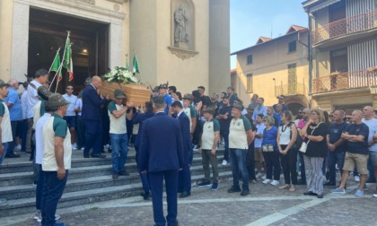 Le Penne nere e tutta Pontirolo per l'ultimo saluto a Francesco Guarnerio