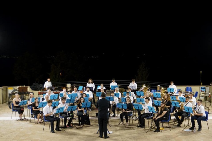 La banda di Caravaggio in concerto sulla riva del Garda