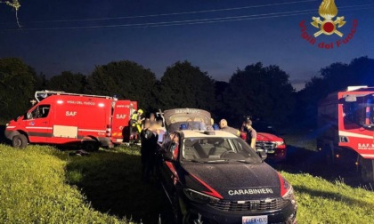 Si tuffano nell'Adda di notte e restano bloccati su un isolotto, tre amici salvati dai Vigili del fuoco