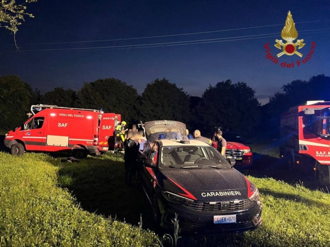 Si tuffano nell’Adda di notte e restano bloccati su un isolotto, tre amici salvati dai Vigili del fuoco