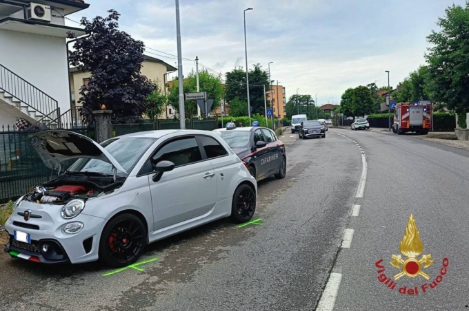 Incidente in via Romano, sul posto anche i Vigili del fuoco