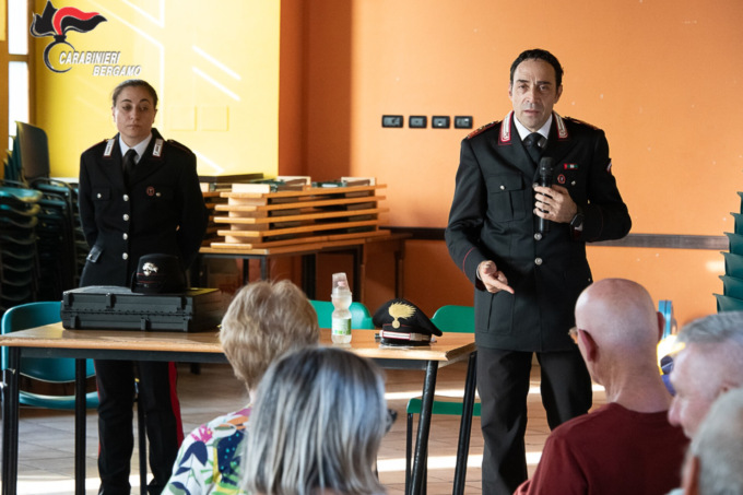 Carabinieri in oratorio per parlare di truffe e prevenzione, con gli anziani