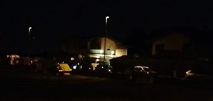 Festa notturna a casa dell’ex sindaco, vicini esasperati: “Regole ad personam”