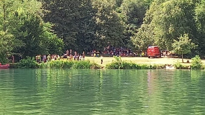 Si tuffa nell’Adda ma va in difficoltà, giovane gravissimo