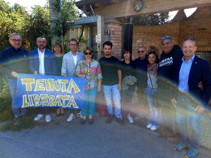 Commissione speciale antimafia in tour: prima tappa alla tenuta “Terre e libertà”