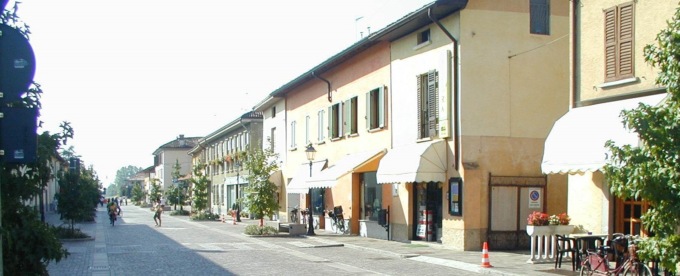 Trentenne sale sul tetto di un palazzo per farla finita