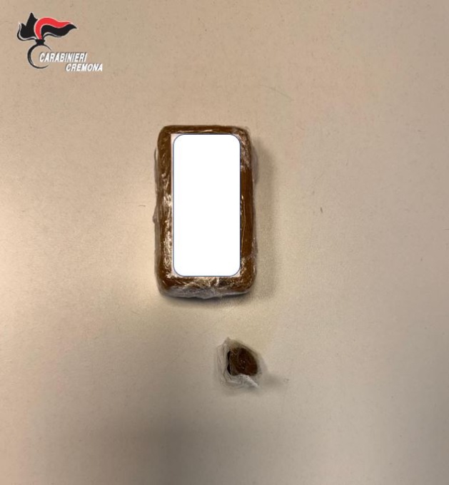 Sorpreso con un etto di hashish, denunciato un 31enne