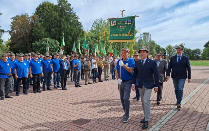 Gli alpini inaugurano la nuova sede e festeggiano 90 anni di storia