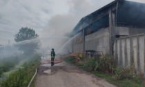 Grosso incendio tra Treviglio e Brignano,  in fiamme un'azienda agricola