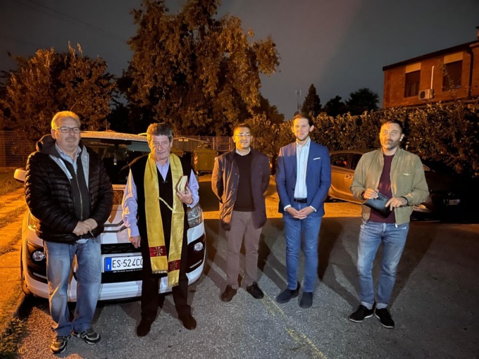 Una nuova auto per l’Auser grazie al contributo della Fondazione Istituti Educativi