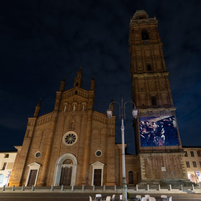 Quadri del Caravaggio proiettati sul campanile