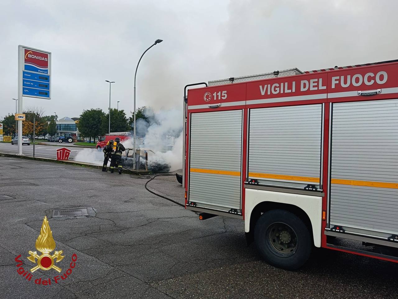 Martinengo auto in fiamme