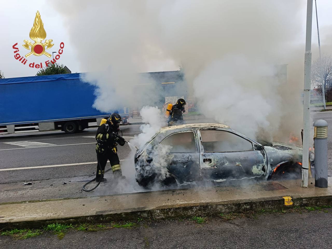 Martinengo auto in fiamme