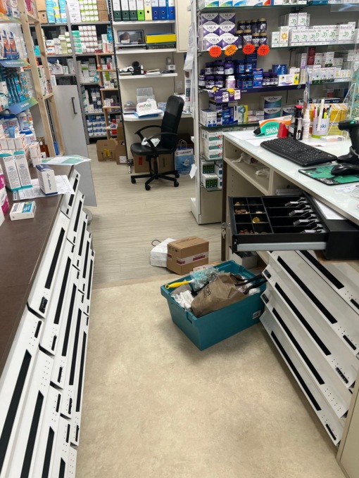 Colpo in farmacia, forzano la porta e ripuliscono la cassa
