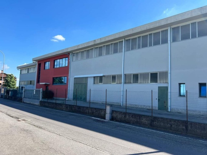“Intitoliamo il nuovo centro polifunzionale all’ex sindaco Severino Bottinelli”