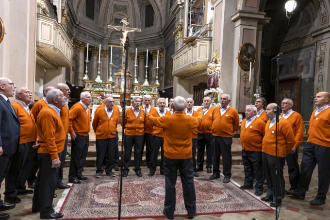 Il coro “Alpa” festeggia 40 anni di canto e di amicizia