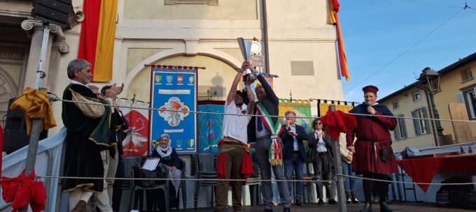 Martinenghì Borg di och stravince il Palio 2024