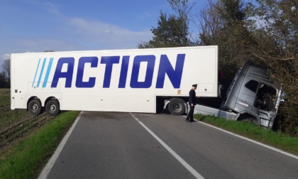 Tir di traverso blocca la Provinciale dell'Adda