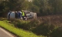 Si ribalta e finisce nel campo, ferito un 34enne