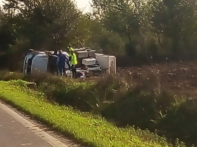 Si ribalta e finisce nel campo, ferito un 34enne