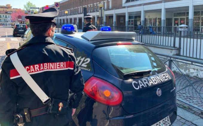 Salvarono una donna colpita da un malore in auto: merito civile per due carabinieri