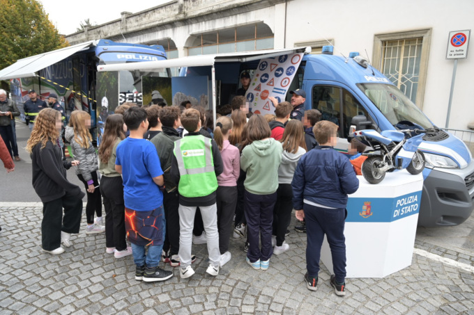 “Andiamo sul sicuro”, oltre 500 ragazzi in piazza per la sicurezza stradale