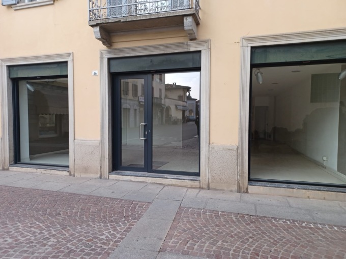 Nel centro storico cittadino chiudono i battenti altre tre attività commerciali