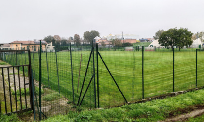 Opere pubbliche: il campo da calcio è fermo, la ciclopedonale ripartita