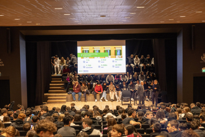 Oltre 700 studenti al convegno di Bcc Treviglio su come affrontare truffe e frodi